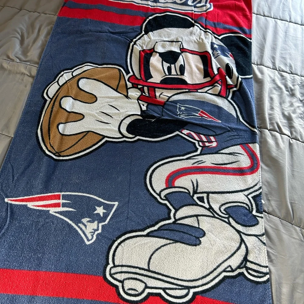 New England Patriots Mickey Mouse Disney NFL towel ; used vintage tailgate ready - Picture 7 of 7